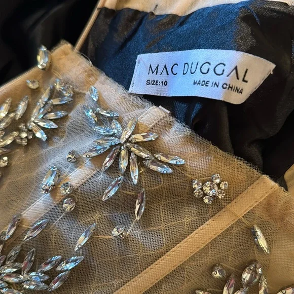 MAC DUGGAL
Strapless Embellished Bustier Ball Gown - Picture 14 of 16